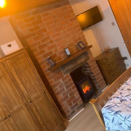 Quaint 1 Bedroom Cottage In Pudsey, Leeds Экстерьер фото