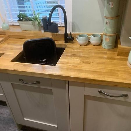 Quaint 1 Bedroom Cottage In Pudsey, Leeds Экстерьер фото