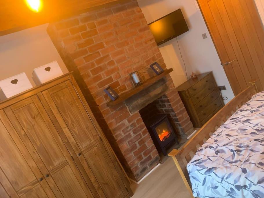 Quaint 1 Bedroom Cottage In Pudsey, Leeds Экстерьер фото