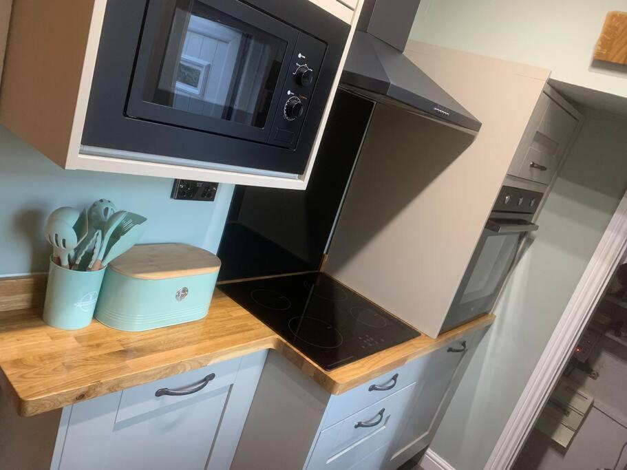 Quaint 1 Bedroom Cottage In Pudsey, Leeds Экстерьер фото