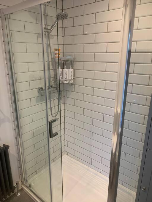 Quaint 1 Bedroom Cottage In Pudsey, Leeds Экстерьер фото