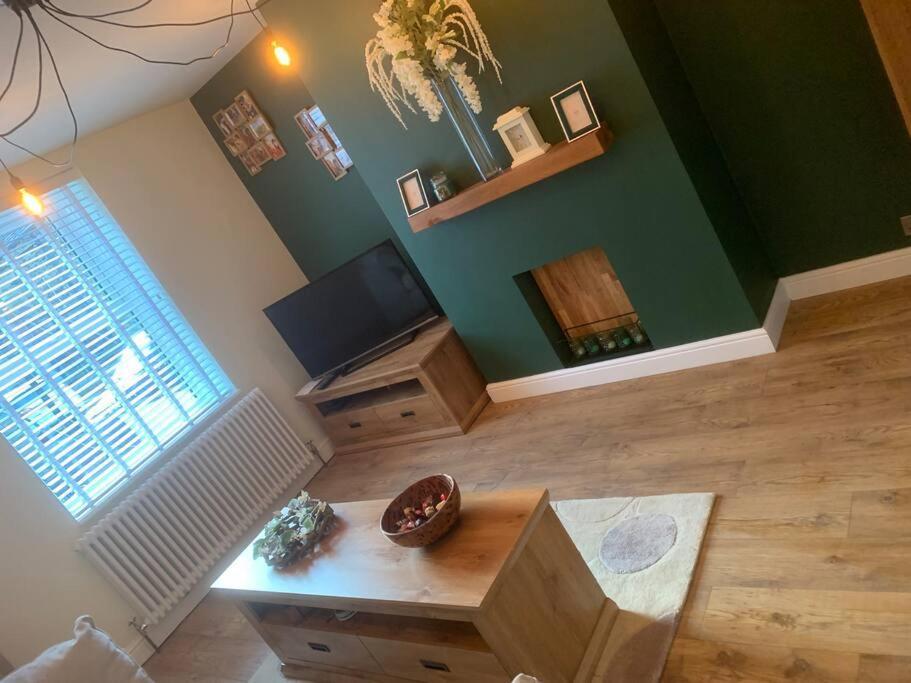 Quaint 1 Bedroom Cottage In Pudsey, Leeds Экстерьер фото