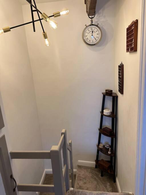 Quaint 1 Bedroom Cottage In Pudsey, Leeds Экстерьер фото