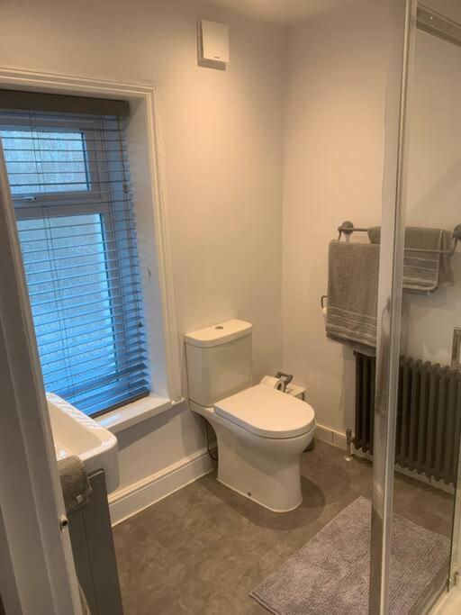 Quaint 1 Bedroom Cottage In Pudsey, Leeds Экстерьер фото