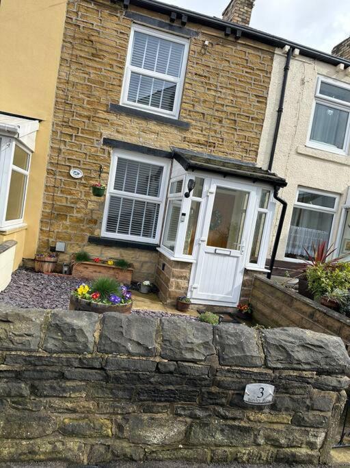 Quaint 1 Bedroom Cottage In Pudsey, Leeds Экстерьер фото