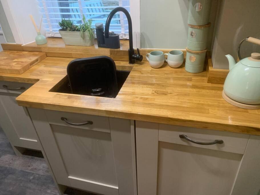 Quaint 1 Bedroom Cottage In Pudsey, Leeds Экстерьер фото